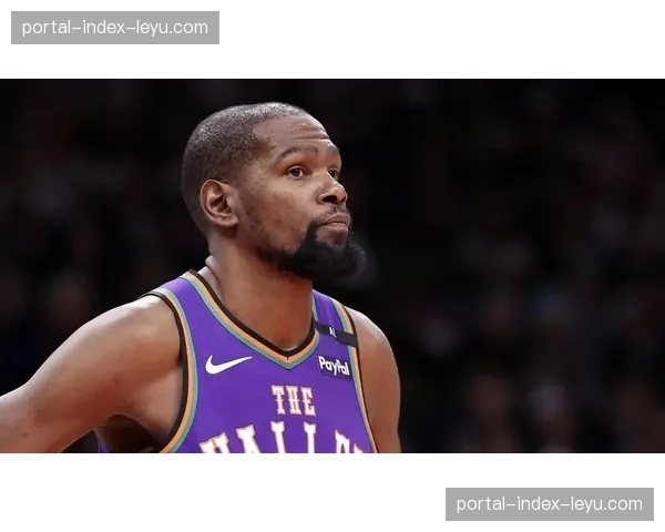 雷迪克包夹杜兰特战术奏效，下半场限制其仅得2分并制造6失误